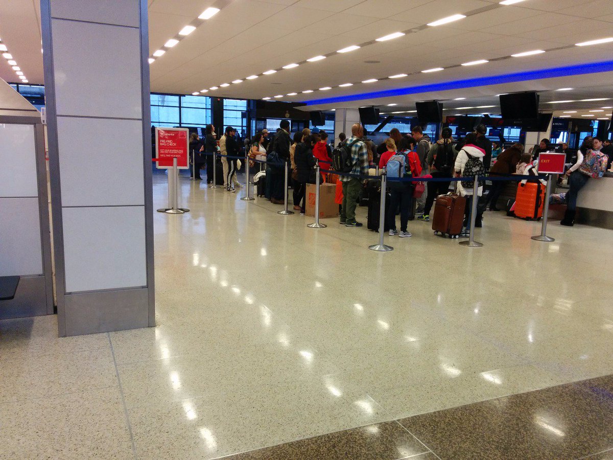 p_to_the_n's tweet image. @Delta problem isn't fixed yet.  looks like another group of disappointed flyers.  #managerplease