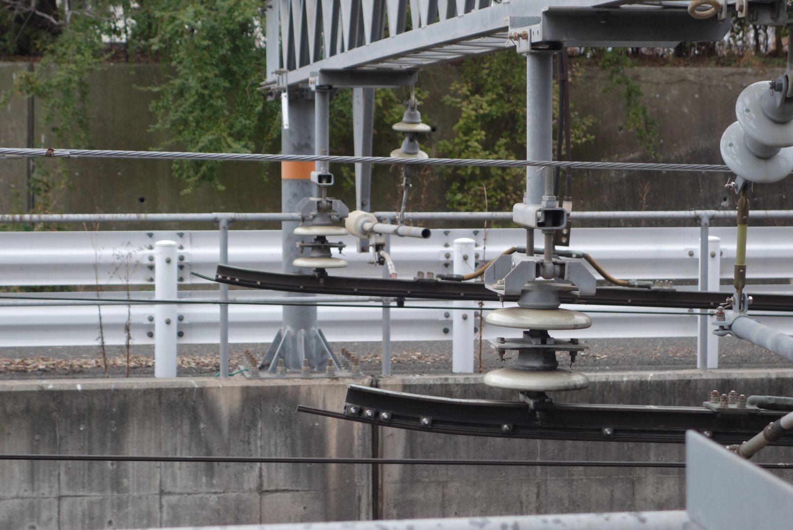 剛体架線 / Twitter