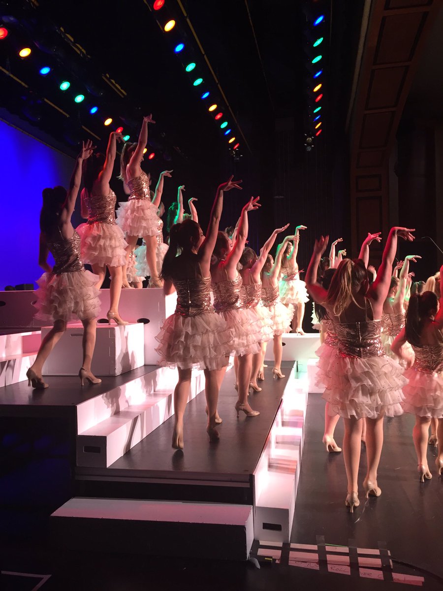 ShowFestNews's tweet photo. DEBTONES JUST BLEW ALL OF OUR MINDS!!!!! 😱 https://t.co/EFg4W3TJ8U