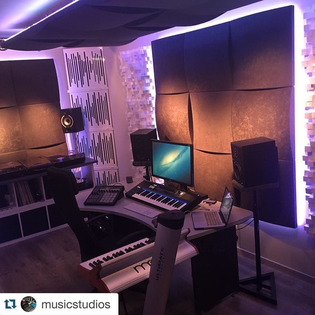 producerpassion's tweet photo. "Le studio parfait" "The prefect studio" 💻🎹🎻😉🎸🎺
・・・
@caalsmile
#musicstudio #musicproduction #studioporn #studiose… https://t.co/F9UbYbfHka