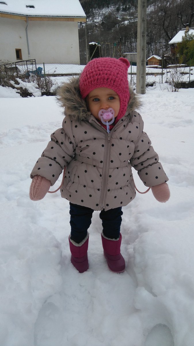 ❄ ☕On vous souhaite un beaux et bon week-end end
Rassurez vous, on est bien au chaud maintenant 
#hiver #neige #bébé