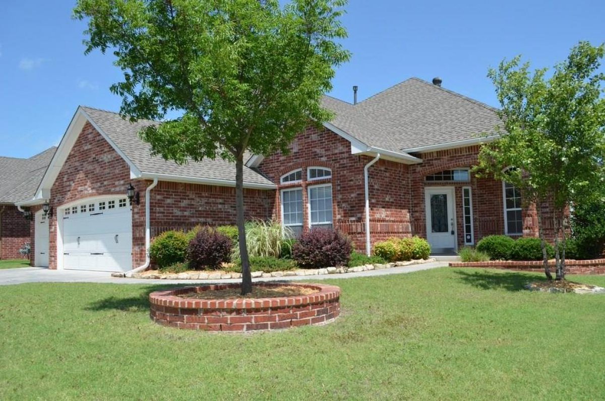 Yoder_Realty's tweet image. I would love to show you my #listing at 2529 SW 141st #OklahomaCity #OK video.circlepix.com/549b79775698ae… #realestate