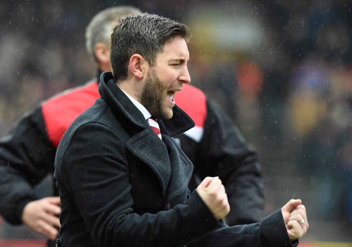 PIC: Lee Johnson celebrates #BristolCity taking the lead. (@jmpuk_sport)