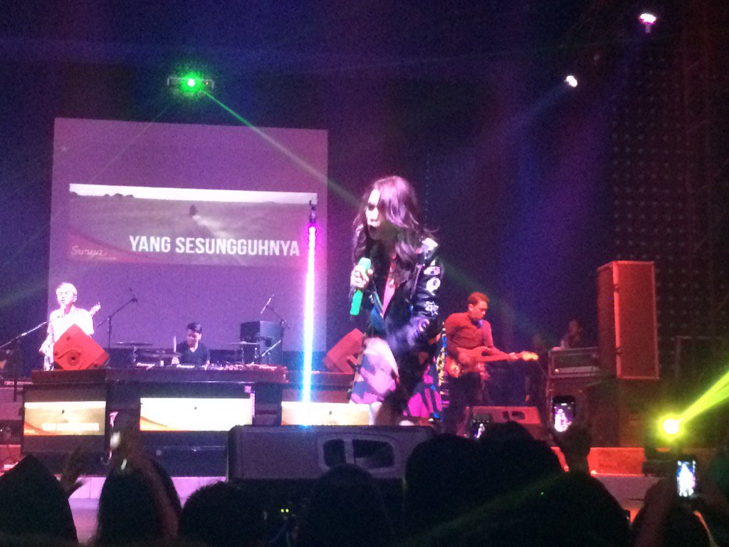 GEISHA on the stage..