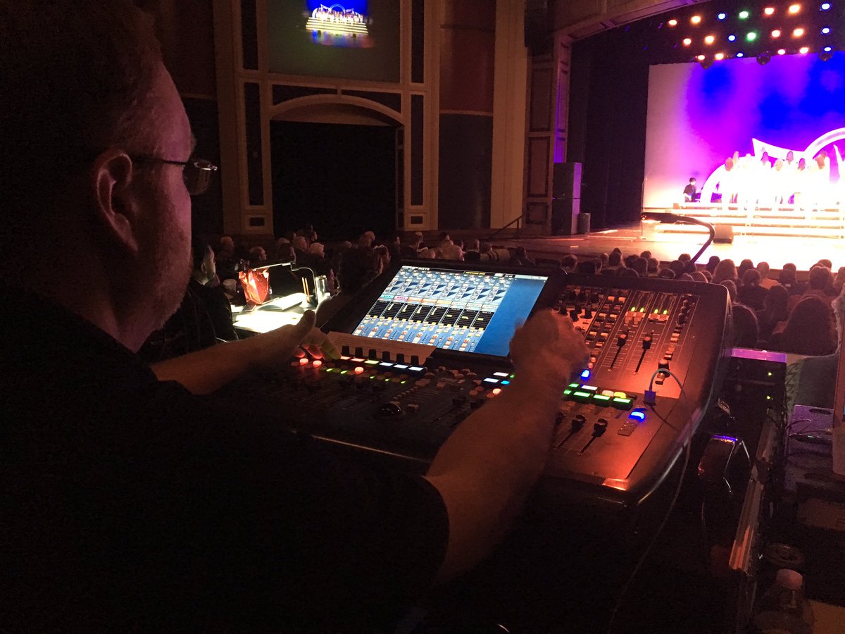 RafaelOnTV's tweet photo. Busy day for tech crew overseeing show choirs competing @Franklin_CommHS in @ShowFestNews https://t.co/AoX5vuyRUc