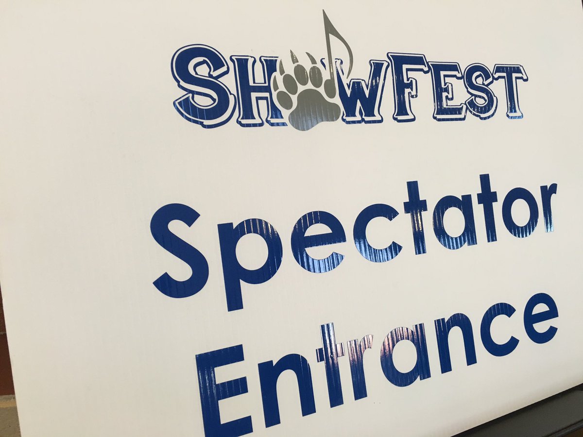 RafaelOnTV's tweet photo. Busy day for tech crew overseeing show choirs competing @Franklin_CommHS in @ShowFestNews https://t.co/AoX5vuyRUc