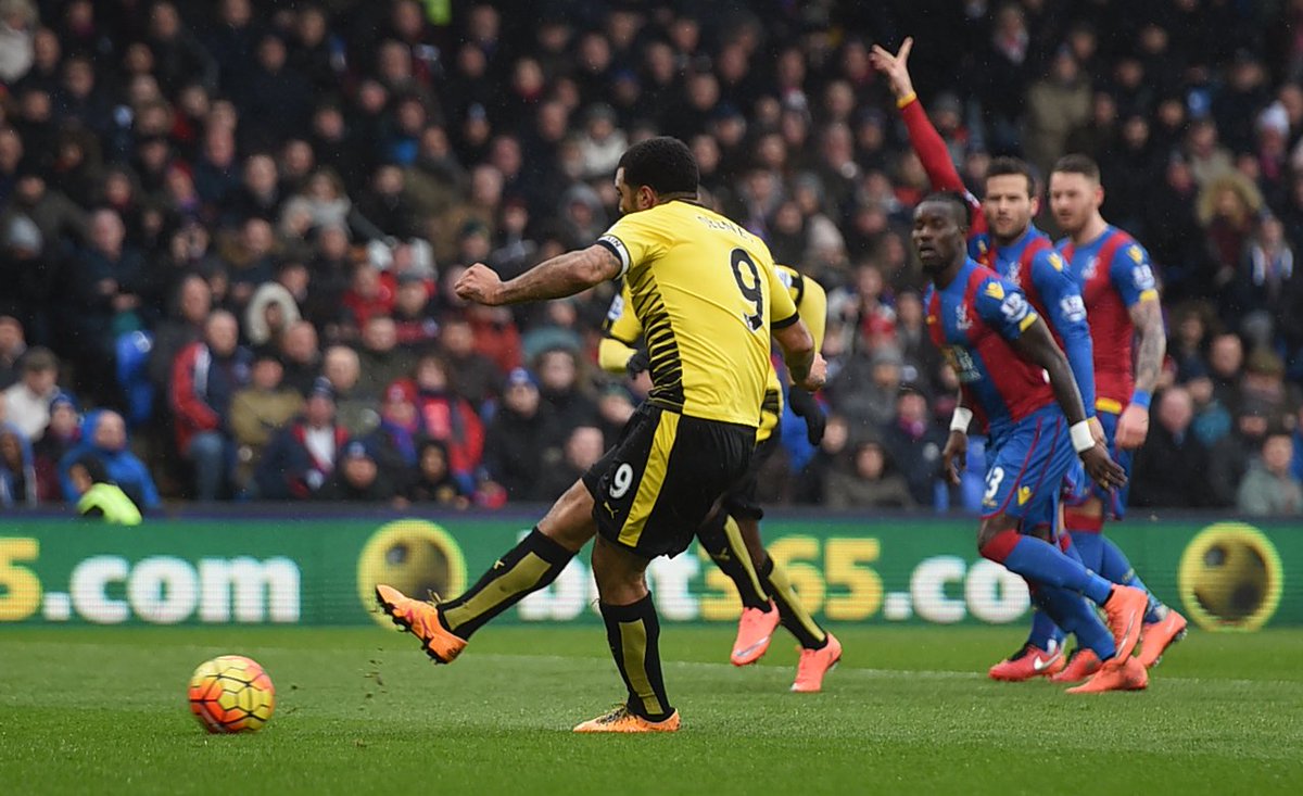 Deeney fazendo seu primeiro gol na partida pelo Watford