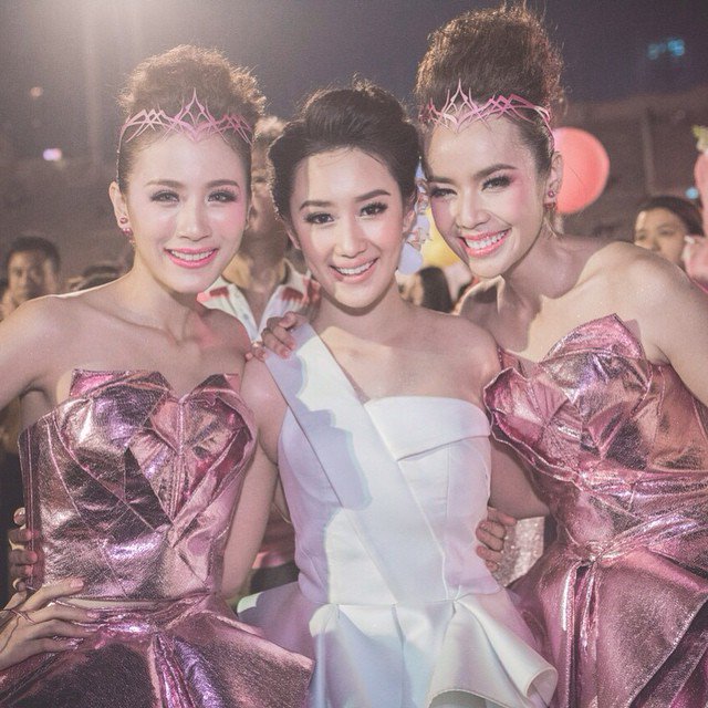 ThoyFanclub's tweet photo. แก๊งค์ผู้นำเชียร์จุฬา ❤💗#cucl70 #TUCUBall71 https://t.co/28ob7przTd