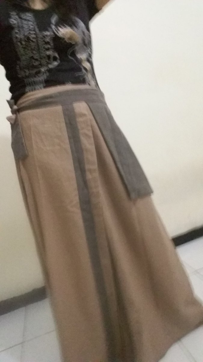 MaritzaHenanto's tweet photo. Rok ini model baru.. kombinasi dua warna, dan modelnya bikin kamu makin cantik 😊 bahannya jatuh bgt. Best seller! https://t.co/k0czaanPuw