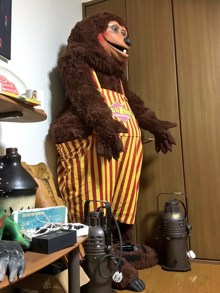 イシイニキ【日本FNAFグッズ宣伝】 on Twitter: "FNAFがあまりにも好き過ぎて元ネタになったクマのロボット「ビリー・ボブ」の