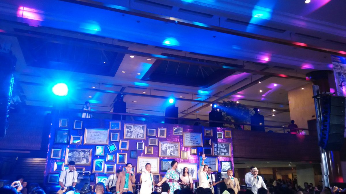 merchmaniacs's tweet image. Now perform @projectpop Live in Dreams Area promoted: @Berlian_ENT #KahitnaLOVEfestival #MMLivetweet #MMmedia