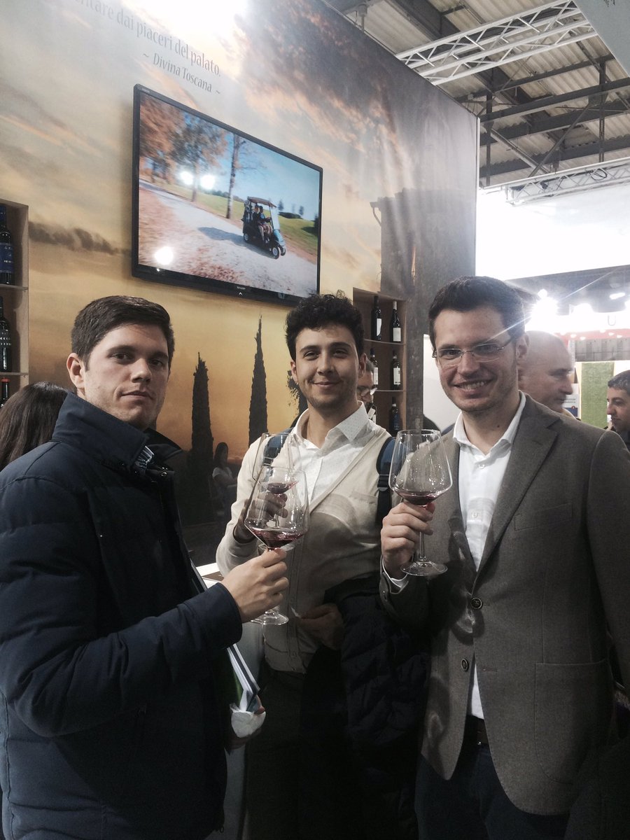 Rebecca_Cinelli's tweet photo. Degustando i sapori della Toscana #bit2016 #Milano https://t.co/gj1fu7EMTA