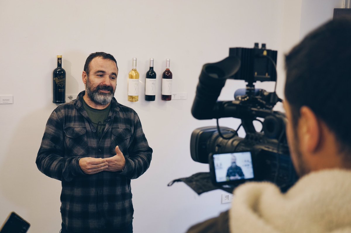 lacolaborativa's tweet photo. Pablo? :) RT @EstudioPabloG: Toca hablar con prensa en inauguración de la #expo "Diseño gráfico en Castilla y León"
https://t.co/JDmVQHyt5H