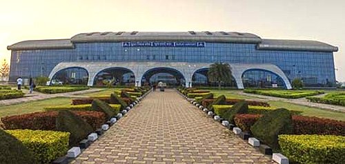 MusafirNamah's tweet image. Surat’s lack of air connectivity defies logic bit.ly/1oyRokv #surat #flightconnectivity