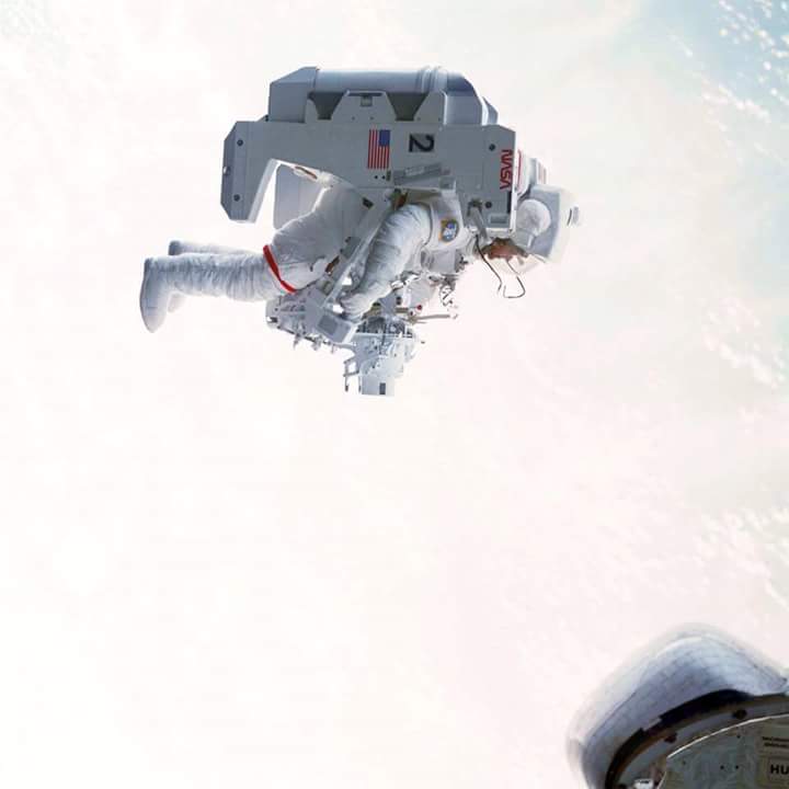govi47's tweet photo. Astronaut Bruce McCandless on space... using the "Manned Maneuvering Unit"and back to the Challenger #Feb1984 https://t.co/WlDC9BGR9T