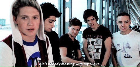 miallbasy1's tweet photo. #BestFanArmy #Directioners #iHeartAwards #BRITDRAGMEDOWN #Vote1DirectionUK #KCA 
#EMABiggestFans1D #NiallGoToRussia https://t.co/AJNPcNiQEI