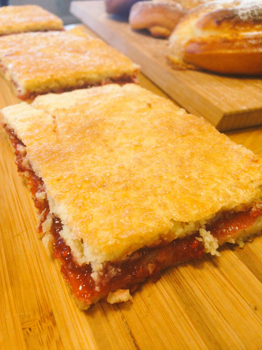 noak_se4's tweet photo. POP TARTS!!! #se4 #snitte #lækkert https://t.co/rTkiZwDUnk