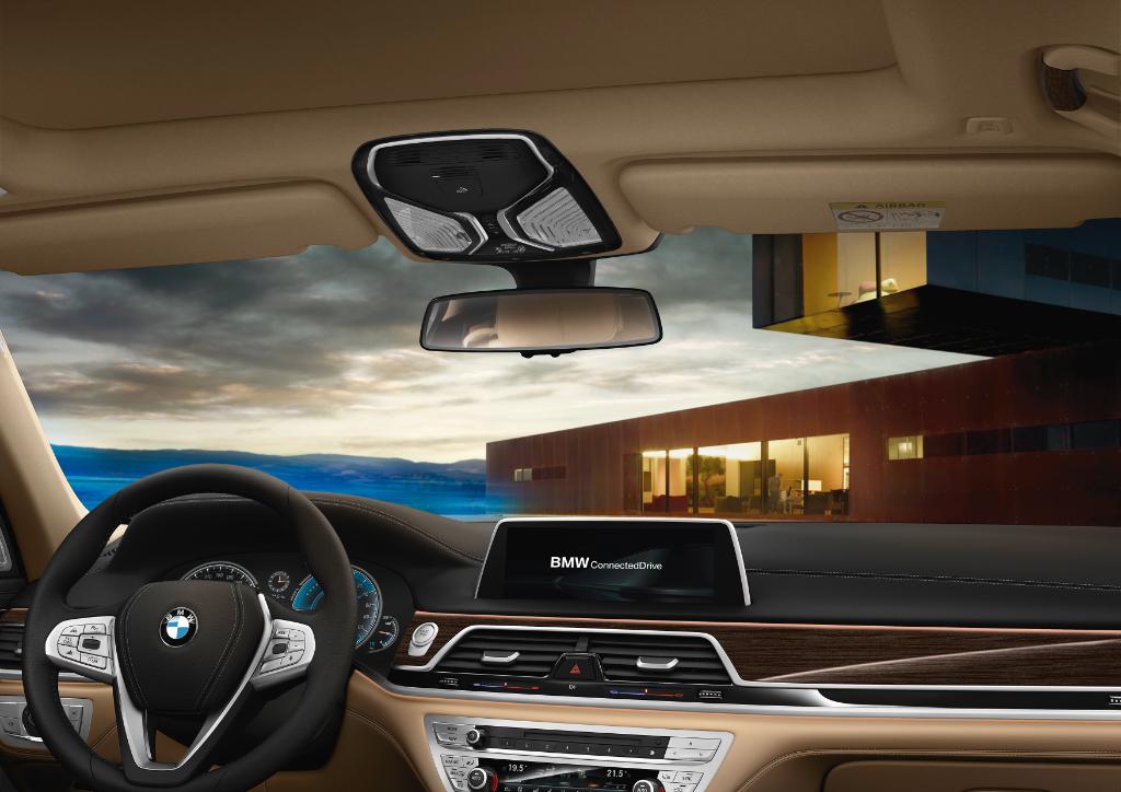 BMW's tweet photo. Life inside the #BMW #7series. #drivingluxury https://t.co/p9WnFbZTpI