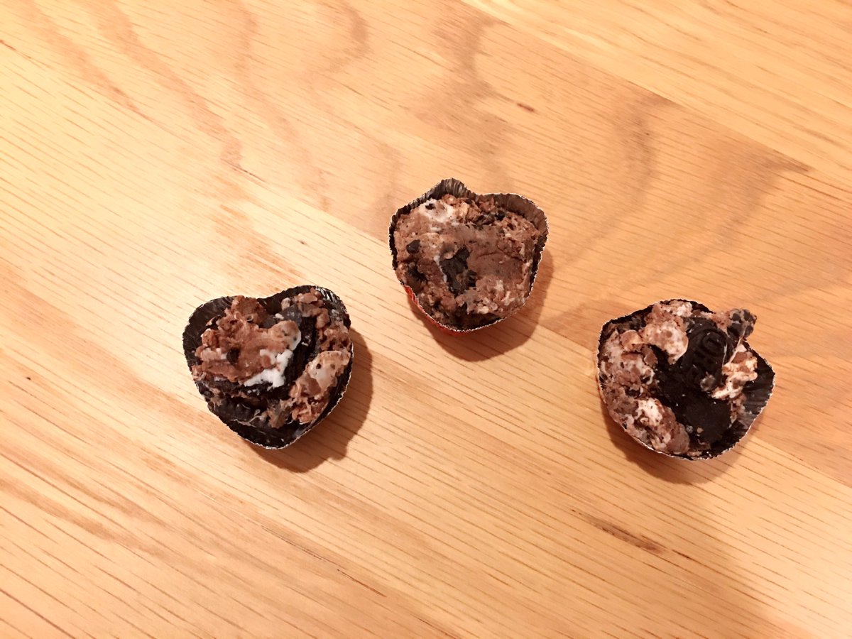 official_NGT48's tweet photo. 【チョコの奴隷】あるメンバーが、「いつもありがとうございます」と、可愛らしいラッピングの袋をくれました。

袋を開けると、謎の物体が3つ…。チョコでした。バレンタインのフラゲ。

ありがとう、ひなたん（本間日陽）。

#NGT48 https://t.co/GCbuSUtMzL