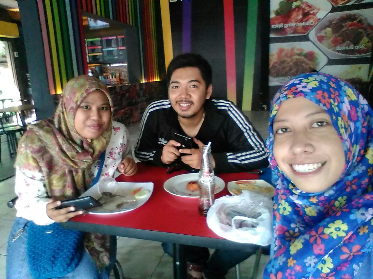 TheOnlyAllen's tweet photo. @goodtimes_NET lunch kmaren #goodtimes_NET_wefie https://t.co/OYoskvSPdP