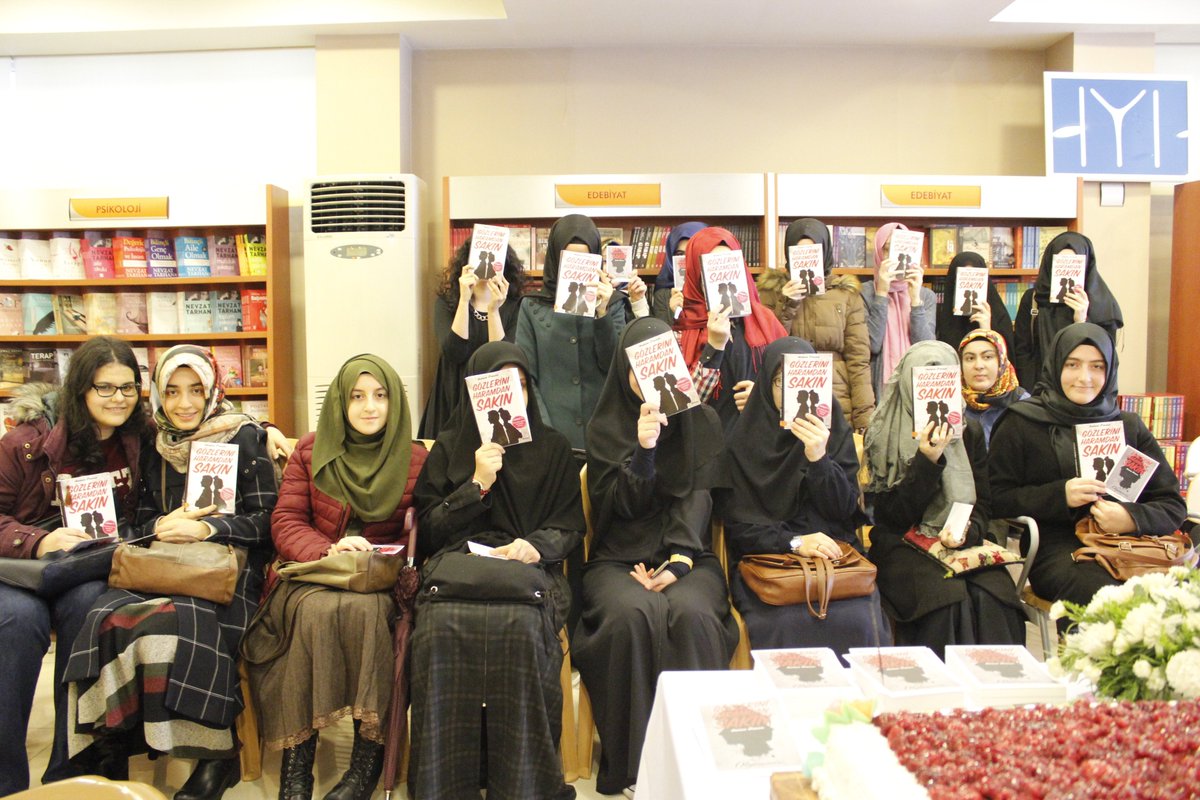 Gözlerini Haramdan Sakın kitabının yazarı Merve Özcan ile söyleşimiz başladı. #gozleriniharamdansakın