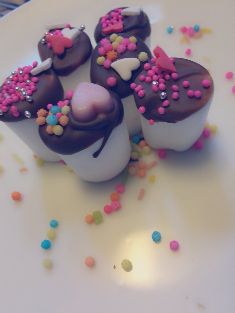 mone0911j2's tweet photo. チョコつくってた https://t.co/vg1xHfu8CN