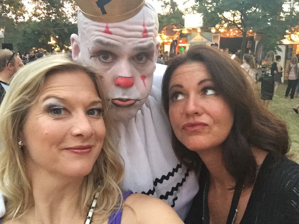 DivaliciousFi's tweet photo. Divalicious loves Puddles! @TheGardenofUD @adelaide_fringe @ShawPenny #divaliciousopera https://t.co/BjS5IkkrqM