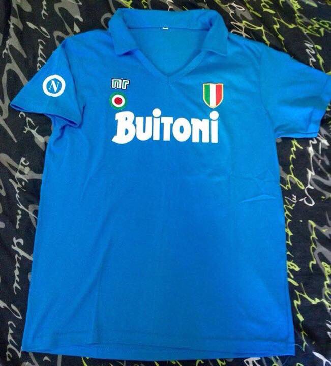 MaradonaPICS's tweet photo. SORTEAMOS camiseta réplica del Nápoli (1988). La donó @napolishirts gran calidad. Para ganar hay que RT este tuit https://t.co/BrabIOn2uy
