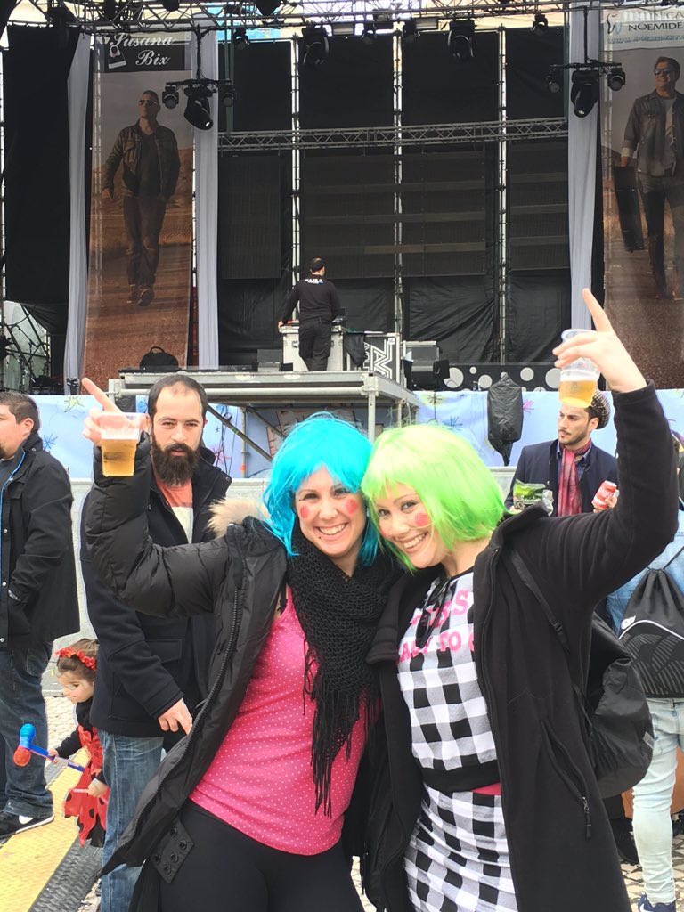 Mery_Logar's tweet photo. Dos carnavaleras muy andylukeras!! #qvivacai #qvivaelcarnaveldecai y #qvivalamadreqospario @_AndyyLucas_ https://t.co/zmg4ssxBcw
