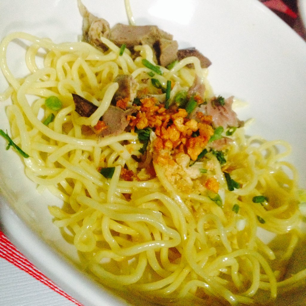 StarrLoved's tweet image. Order na kayo P25.00 lang. #Batchoy