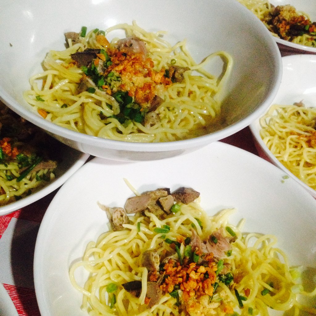 StarrLoved's tweet image. Order na kayo P25.00 lang. #Batchoy