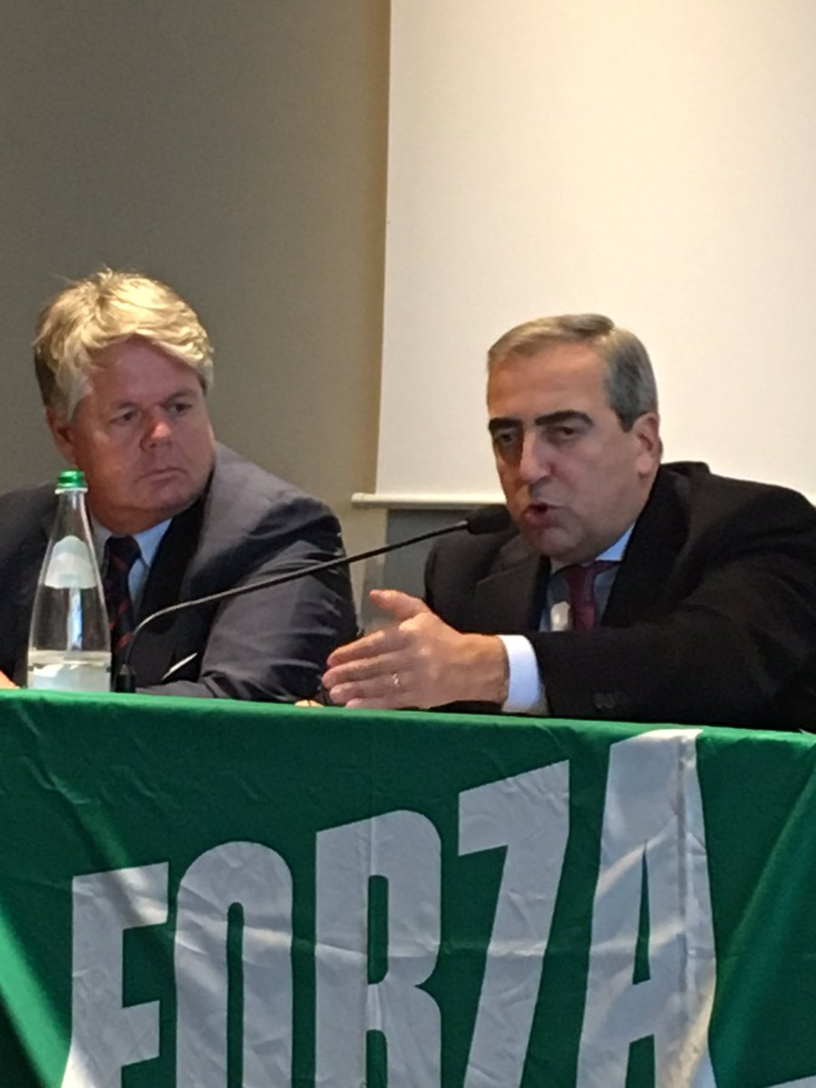 VAndrea_Vaccaro's tweet photo. Modena, NOI il futuro centrodestra #costruiamolo! Ora tema "sicurezza" con @gasparripdl @FI_Giovani @forza_italia https://t.co/AXWYIhCwPN