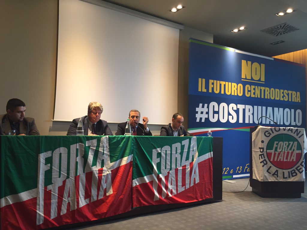 MazzacuratiVale's tweet photo. Con @gasparripdl a #modena #costruiamolo @FI_Giovani @figiovanimodena https://t.co/5TIpS0gGwY