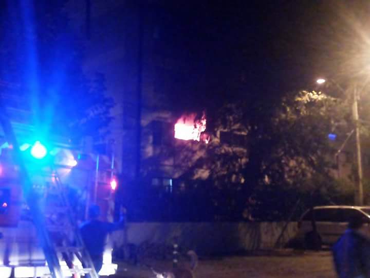 bomberosalamanc's tweet photo. Está madrugada incendio dept. en  condominio recsi en Salamanca cuarta region ..Bomberos realizó rescate de personas https://t.co/Fr7KCiyt5b