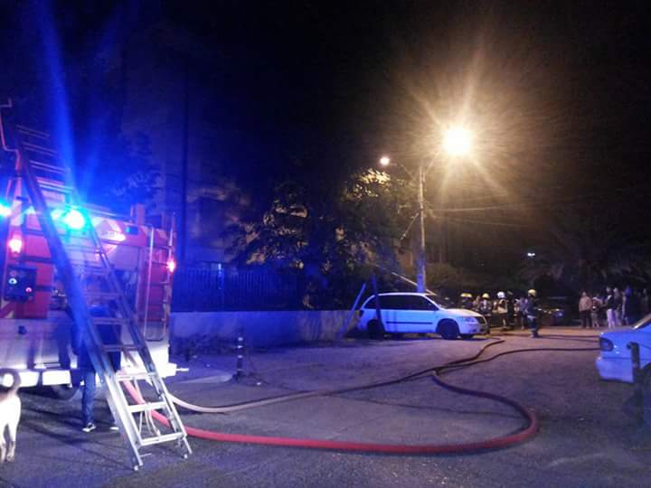 bomberosalamanc's tweet photo. Está madrugada incendio dept. en  condominio recsi en Salamanca cuarta region ..Bomberos realizó rescate de personas https://t.co/Fr7KCiyt5b