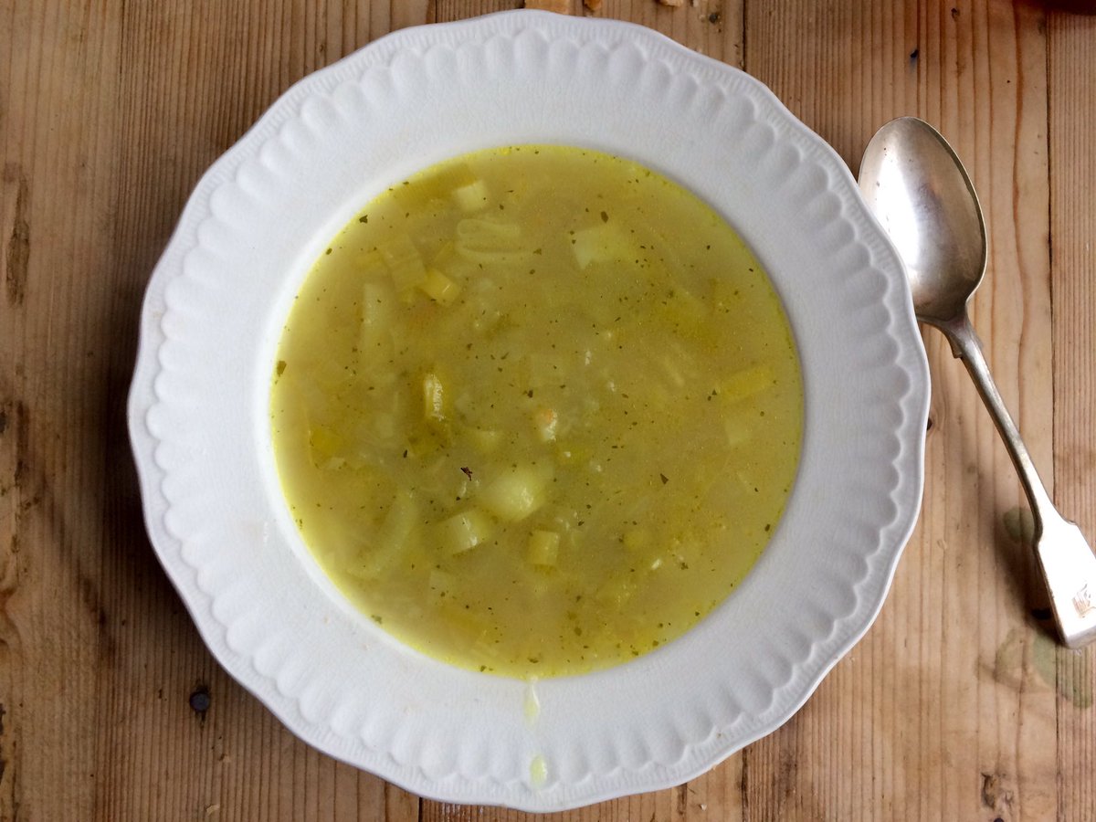 Food4lovers's tweet photo. Warming bowl of Leek & Potato Soup.
Now for the Six Nations
#GoodluckIreland
#ComeonWales
#LoveFood
#LoveRugby https://t.co/mqAZlqz22m