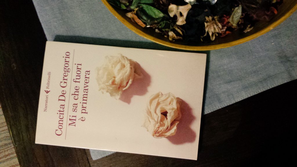 ventodifavonio's tweet photo. #UnLibroACasaLettori @concitadeg @CasaLettori 
Scrittura, come al solito, magnifica! https://t.co/X8jkF3YfWP