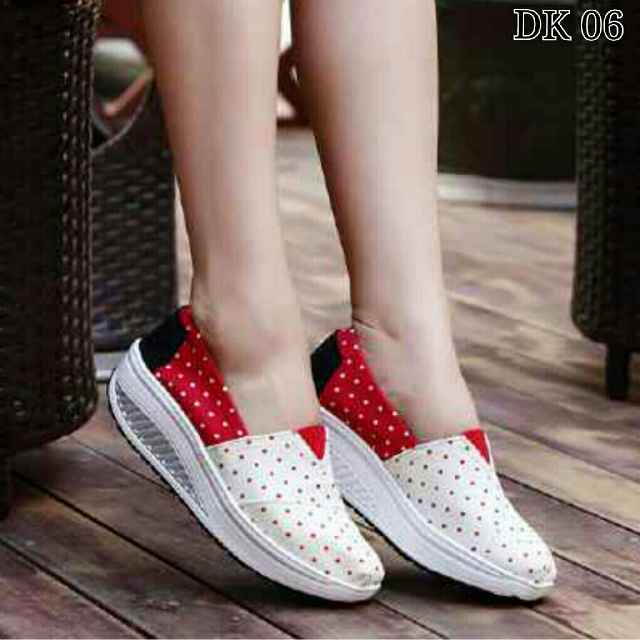 phiphie20's tweet photo. Mau sepatu yang kece, yuk di order sepatunya cuma 90-95ribuan https://t.co/OmcsDSL5uF