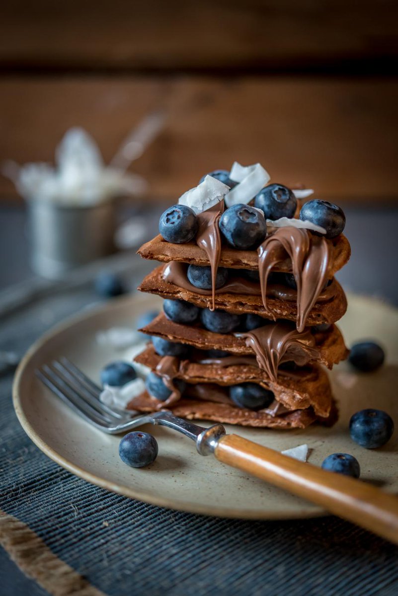 PerinneruokPRKL's tweet photo. Huomenna voisi jälkkäriksi sopia nämä #nutellavohvelit! Tee niitä ystävillesi, onhan sentään #ystävänpäivä. #nutella https://t.co/YE5nSW4M4P