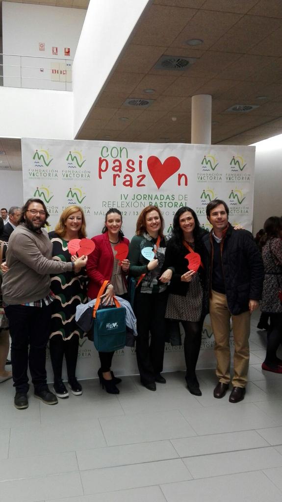 cggcarmengarcia's tweet photo. La familia...aunque faltan...#jpvictoria https://t.co/dnEuolvKZI