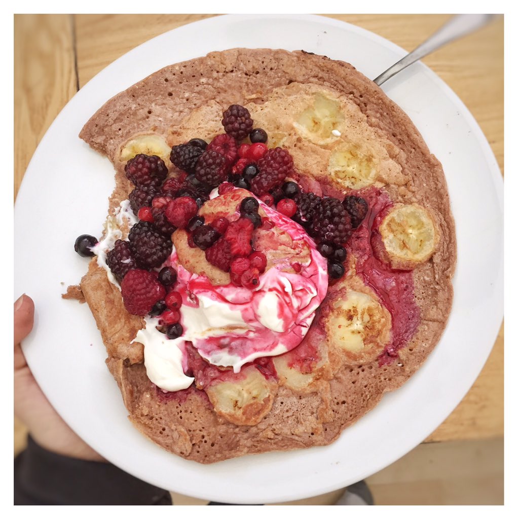 natatmtm's tweet photo. @GrenadeJay #fancake the female man cake😩 obviously had to take a bite before a photo #proteinpancake #breakfast https://t.co/Xznvjgtf6c