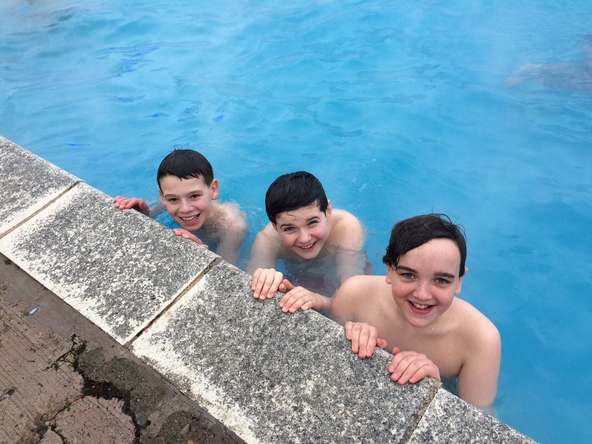 32ndscouts's tweet photo. Swimming in the snow #how odd #subzero2016 https://t.co/aFuBRyep16