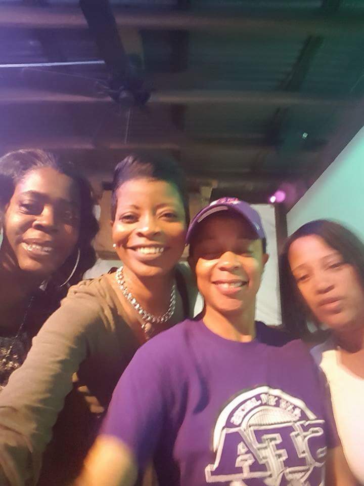 LONDAFAYE's tweet photo. CHILLN WITH SOME OF MY FRIENDS AT CHADS LASTNIGHT https://t.co/dDkwX4PHrO