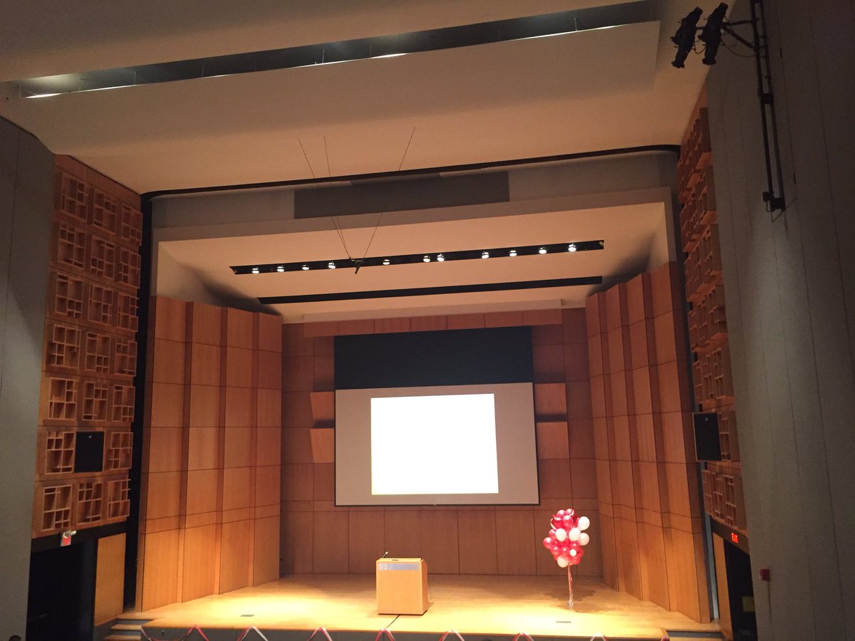 teamlaunchcc's tweet image. #LaunchPad starting soon! #takingoffatconn #entrepreneurship