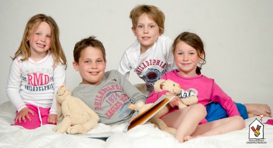 Ze zijn warm, vrolijk en stoer, deze #RonaldMcDonaldKinderfonds pyjama’s. Kopen = steunen: mi8.ly/wcr7ks