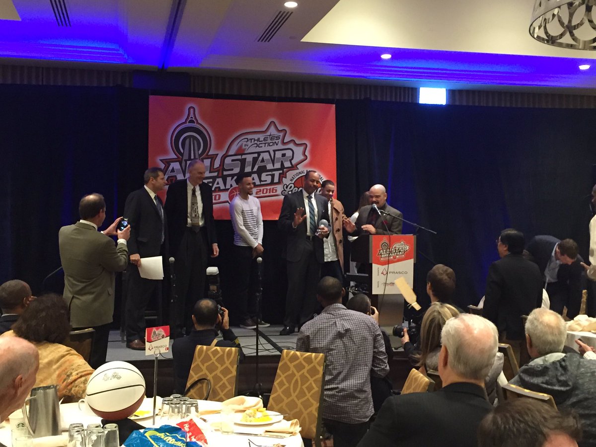 NBAalumni's tweet photo. Dell Curry is joined by his family on stage as he accepts the Bobby Jones award this morning! #NBAAllStarTO https://t.co/hThHDltEXe