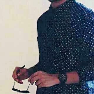 بس ضحكتي😍😍 😍 
تسوه العاشرك.....
والراح يمشي وياك . . .