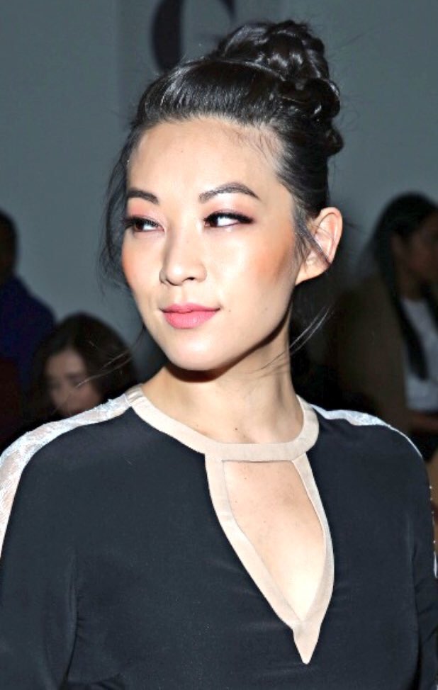 dailyarden's tweet photo. arden serving up flawless looks at #NYFW !! https://t.co/aBEfYpnJ8n