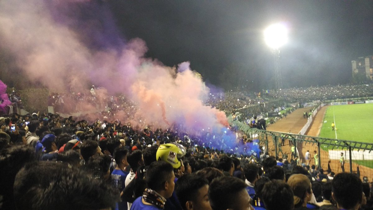 Duduuuuy's tweet photo. Bobotoh Persib Bandung (v Bali United) Friendly Match @Ultramaniatics @CasualUltra_ @football_sunda https://t.co/j4RhHuS5VK