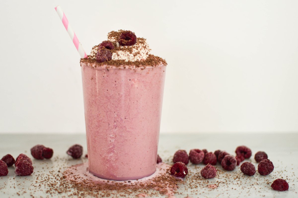 Red_Razz's tweet photo. Try this naturally sweet Raspberry Frappe for Valentine's Day! https://t.co/gC78jHE0Gb #RaspberryLovers #RedRazz https://t.co/BYvbjeaRwV